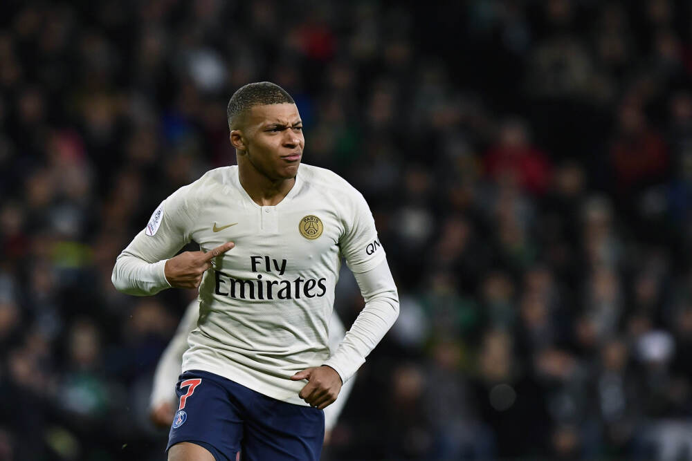 护肤界的璀璨之星 —— 梁嘉豪老师